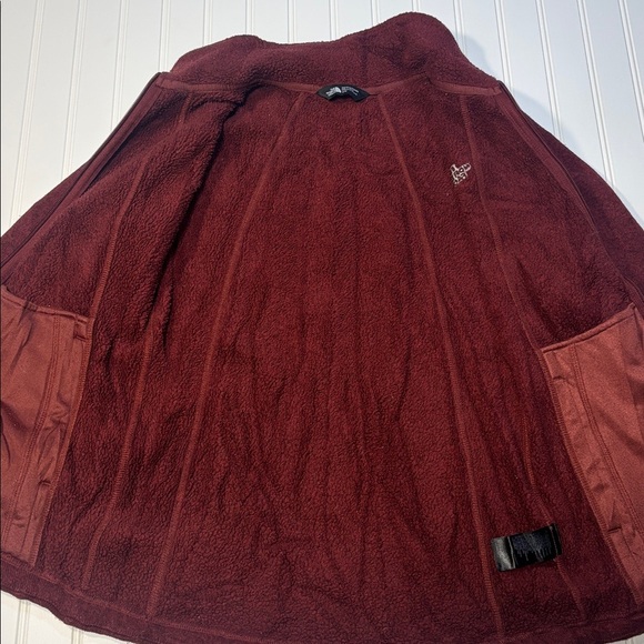 The North Face Jacket Womens Medium Burgundy Sweater Fleece FullZip Stand Collar - Picture 6 of 7